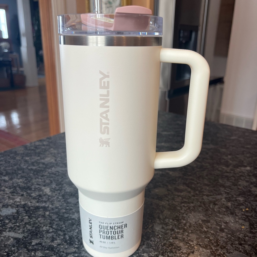 Stanley Quencher Pro Tumbler in Off-White with Pink Lid